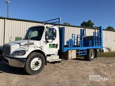 2005 Freightliner M2 106 4x2 Flatbed Truck