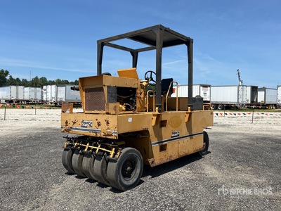 1990 Ferguson SP-912 8 Wheel Pneumatic Roller