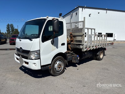 2018 Hino 195 4x2 Hooklift Truck