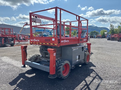 2018 Skyjack SJ6826 RT 4x4 Dual Fuel Scissor Lift