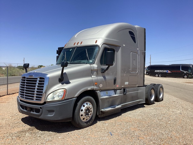 2018 Freightliner Cascadia 6x4 T/A Sleeper Truck Tractor