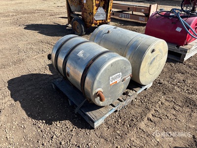 Quantity of (2) Hydraulic Tanks Tanque