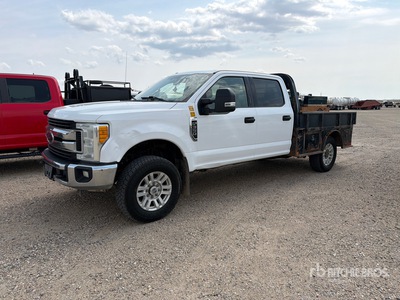 2017 Ford F-350 XLT 4x4 Crew Cab Ciężarówka z płaską platformą