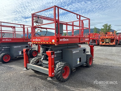 2018 Skyjack SJ6832RT 4x4 Dual Fuel Scissor Lift