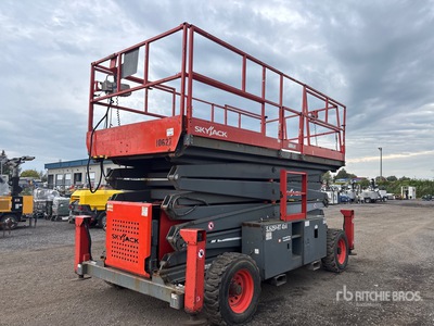 2018 Skyjack SJ9250RT 4x4 Dual Fuel Scissor Lift
