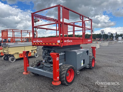2018 Skyjack SJ6832 RT 4x4 Dual Fuel Elevador de tijera