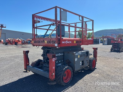 2017 Skyjack SJ6832 RT 4x4 Dual Fuel Scissor Lift