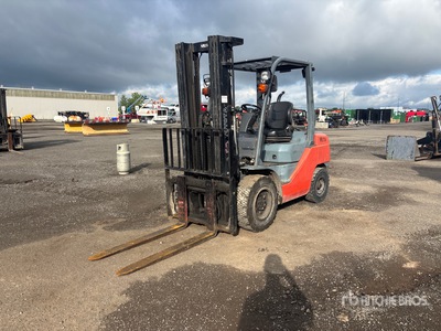 2014 Toyota 8FGU30 5620 lb Pneumatic Tire Forklift