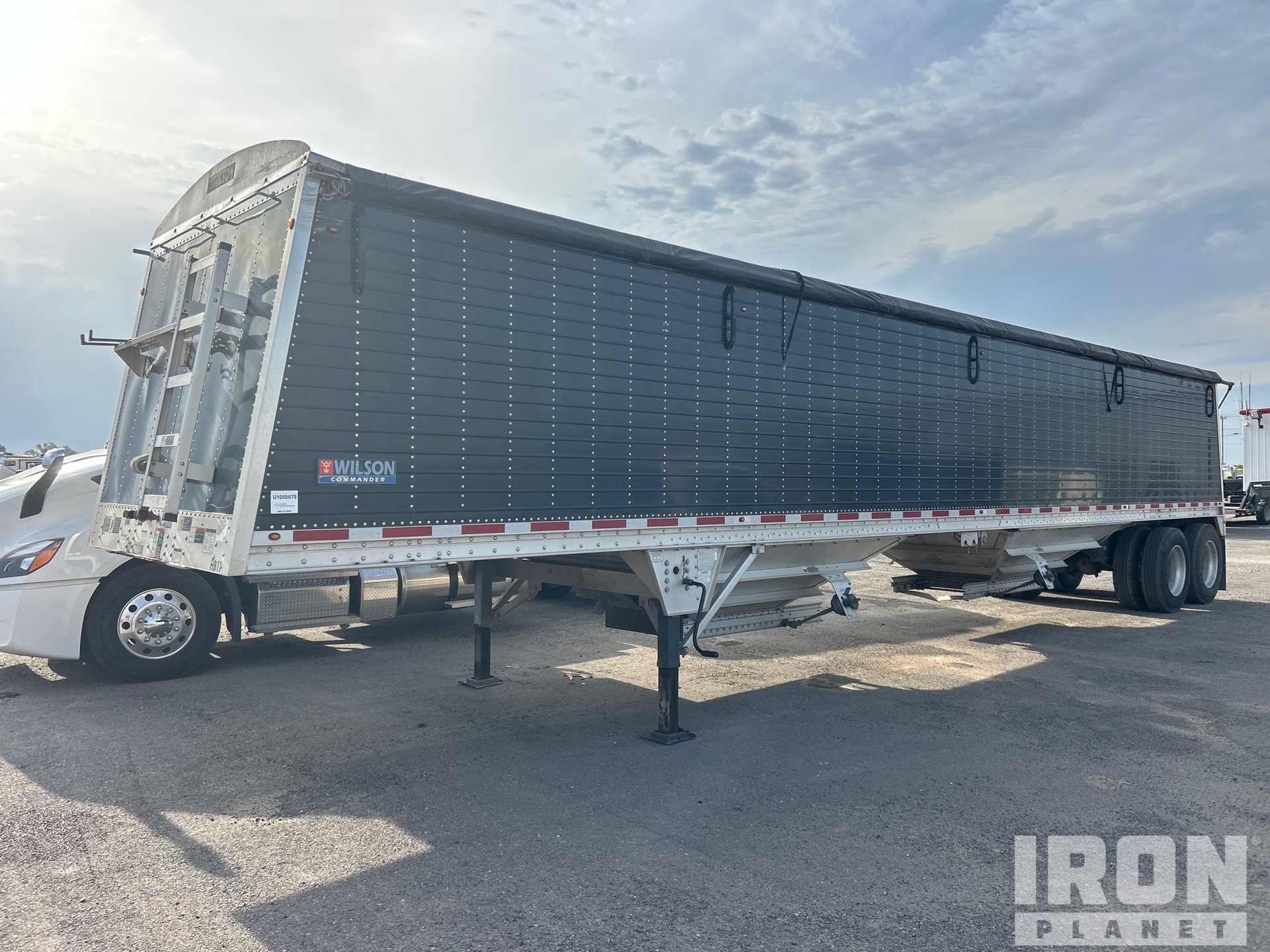 2021 Wilson Commander Grain Trailer