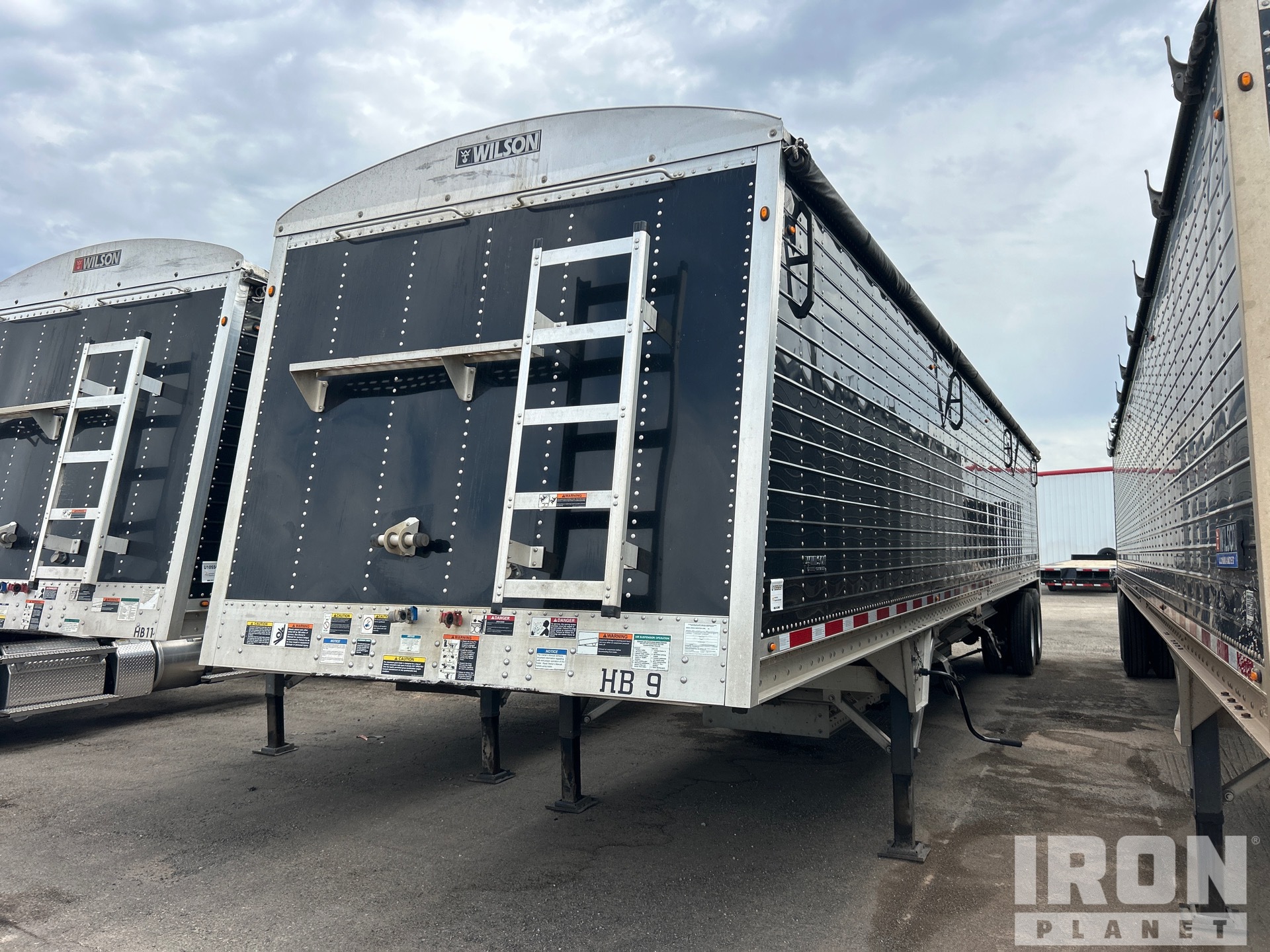 2021 Wilson Commander Grain Trailer