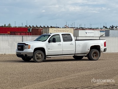 2010 GMC 3500HD SLE 4x4 Crew Cab بيك اب