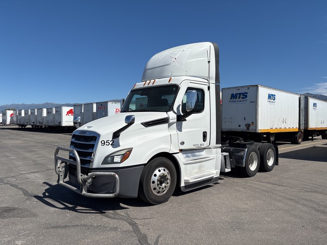 2020 Freightliner Cascadia 126 6x4 T/A Day Cab Truck Tractor 2020 Freightliner Cascadia 126 6x4 T/A Day Cab Truck Tractor