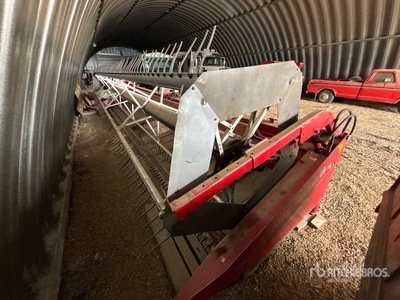Versatile 4025 25 ft Windrower Header
