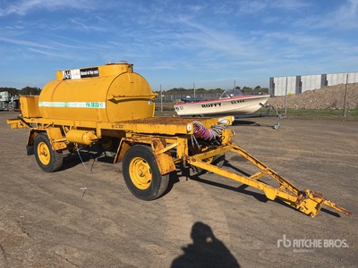 Custom Built Bogie/A 2300 L Fuel Trailer