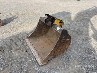44 in Cleanup Excavator Bucket