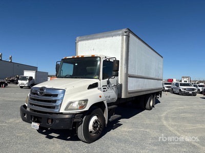2012 Hino 268 6x2 Camion fourgon
