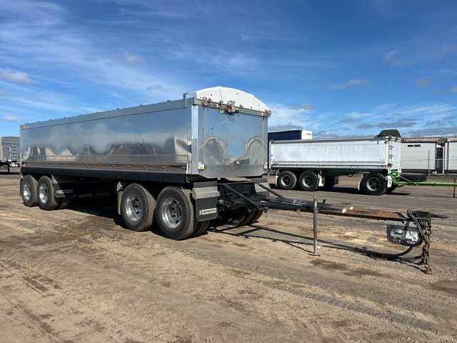 2025 CBB 8.3 m Quad Dog Tipping Trailer