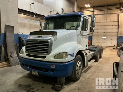 2004 Freightliner Columbia 112 6x4 Day Cab Truck Tractor (Inoperable)