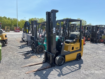 2000 Yale GLC040AFNUAV061 4000 lb Pneumatic Tire Heftruck