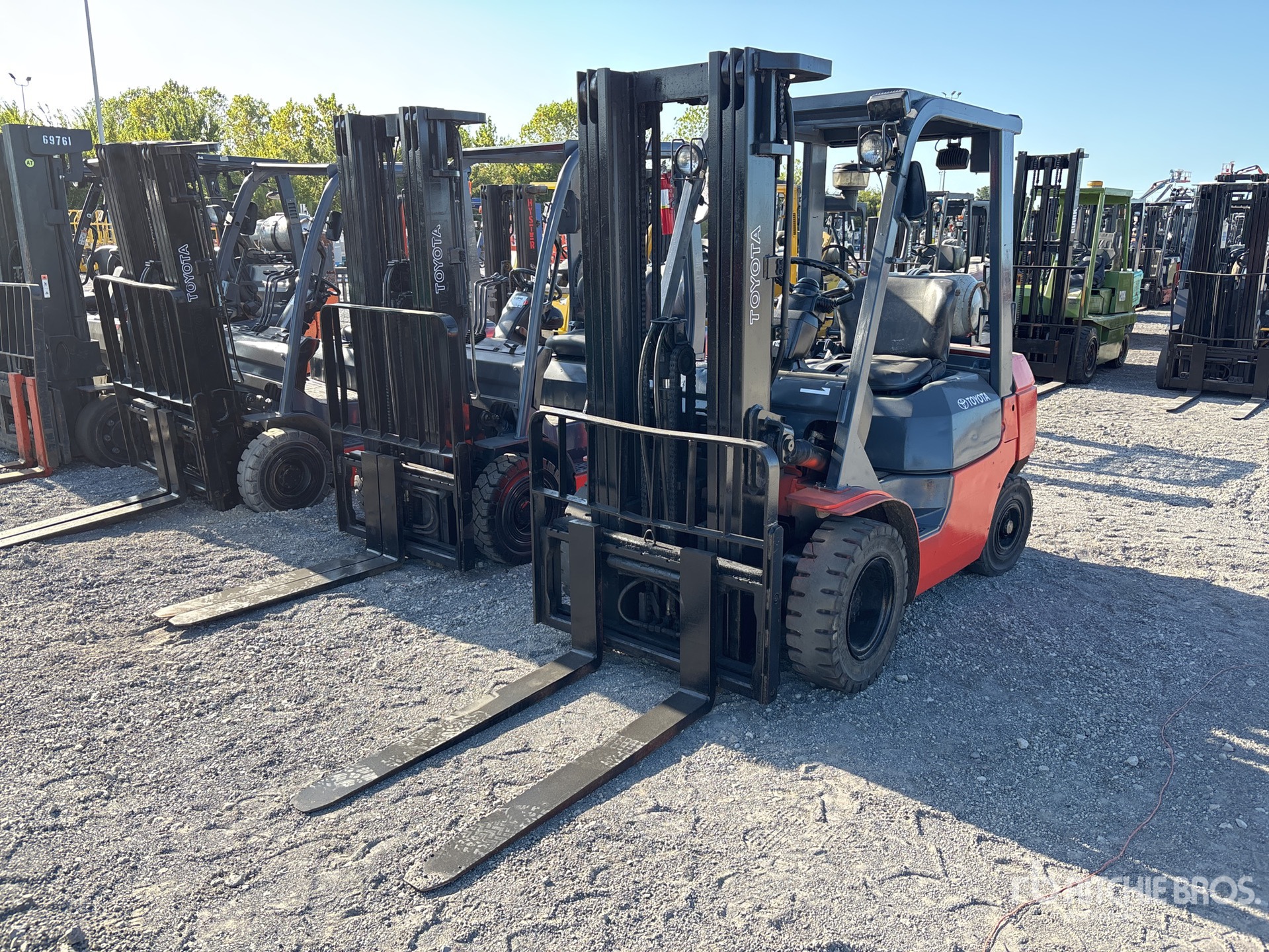 2003 Toyota 7FGU25 4500 lb Pneumatic Tire Forklift