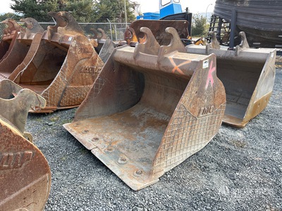 CWS 64 in Q/C Cleanup Excavator Bucket - Fits 220