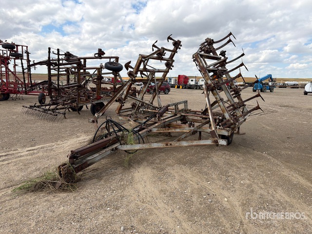 Melroe 22 ft Chisel Plow