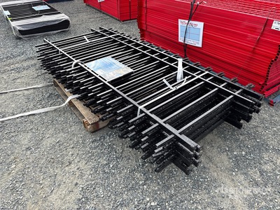 Quantity of (10) 7 ft 7 in x 3 ft 8 in Galvanized Black Steel 柵 (Unused)