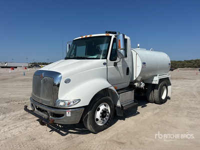 2015 International TranStar 8600 2000 gal 4x2 散水車