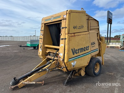 Vermeer 604 Round Baler