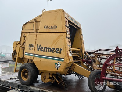 Vermeer 604 Round Baler