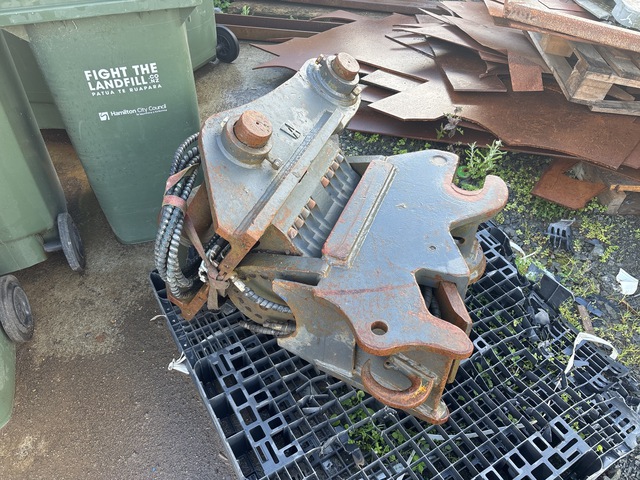 Wedgelock Hydraulic Tilting Excavator Coupler - Fits 20 ton