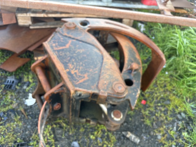 Q/C Excavator Grapple - Fits 6 ton Q/C Excavator Grapple - Fits 6 ton