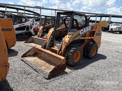2011 Case SR220 Skid Steer شاحنة جرافة