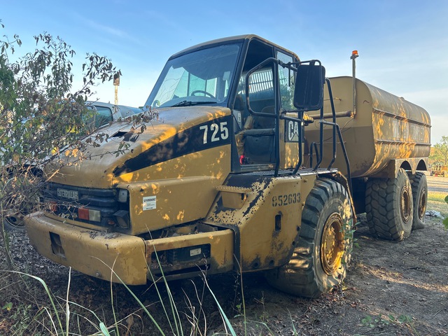 Cat 725C 6x6 Articulated Water Truck