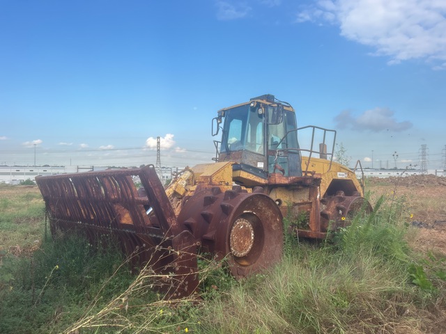 Cat Landfill Compactor (Inoperable)