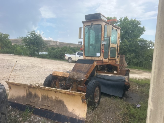 2001 Waldon SM250 Self-Propelled Broom