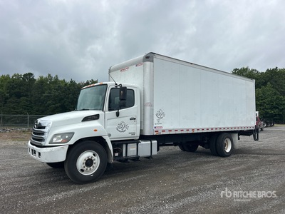 2018 Hino 268 4x2 Furgoneta caja cerrada