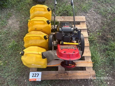 Southland Gas Powered Lawn Edger w/ 4 Jerry Cans