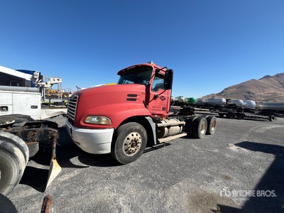 2004 Mack CX613 Ciągnik siodłowy T/A z kabiną dzienną (Inoperable)