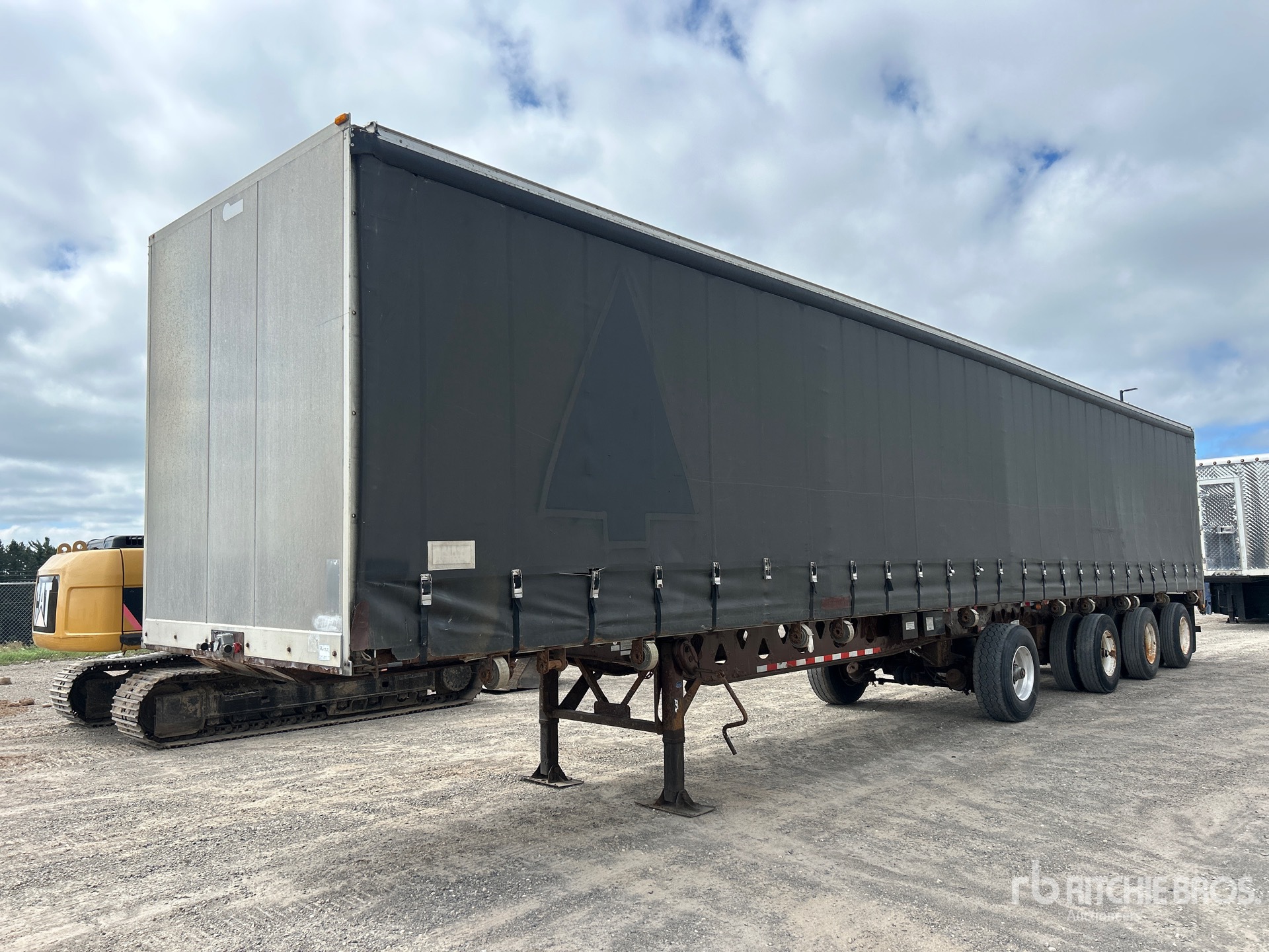 2017 Manac 53 ft Quad/A Curtain Side Trailer