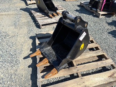 2026 Dynamic 35CL 18 in Digging Excavator Bucket - Fits 3.5T-40 (Unused)