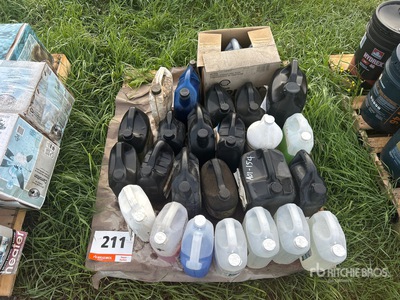 Quantity of (28) Automotive Fluids & Chemicals, incl. Antifreeze/Coolant & Lubricants Articoli da ferramenta e di consumo