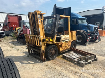 Komatsu FG407T-4 6930 lb Pneumatic Tire Wózek widłowy (Inoperable)