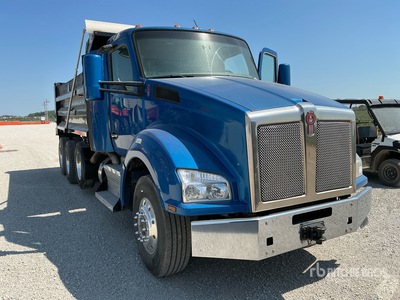 2016 Kenworth T880 Tri/A Dump Truck