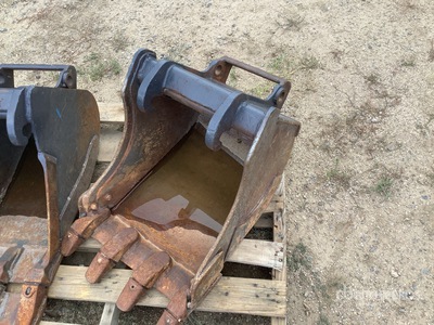 Bobcat 18 in Q/C Digging Excavator Bucket - Fits Bobcat E20