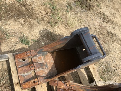 Bobcat MX3T 12 in Q/C Digging Excavator Bucket