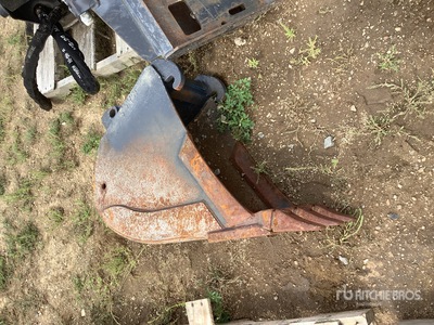 Bobcat MX4 12 in Q/C Digging Excavator Bucket
