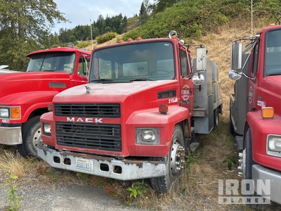 Mack CS200P 4x2 Fuel and Lube Truck