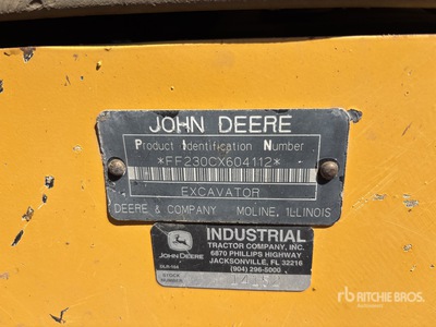 2006 John Deere 230C LC حفارة بجنزير