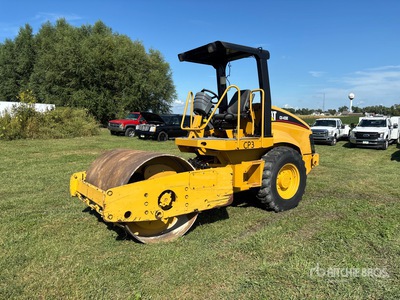 2005 Cat CS-433E Smooth Drum Compactor